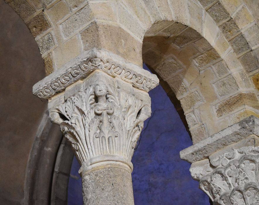 bras du transept nord, détail d’un chapiteau sculpté