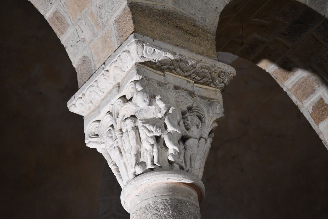 bras du transept nord, détail d’un chapiteau sculpté