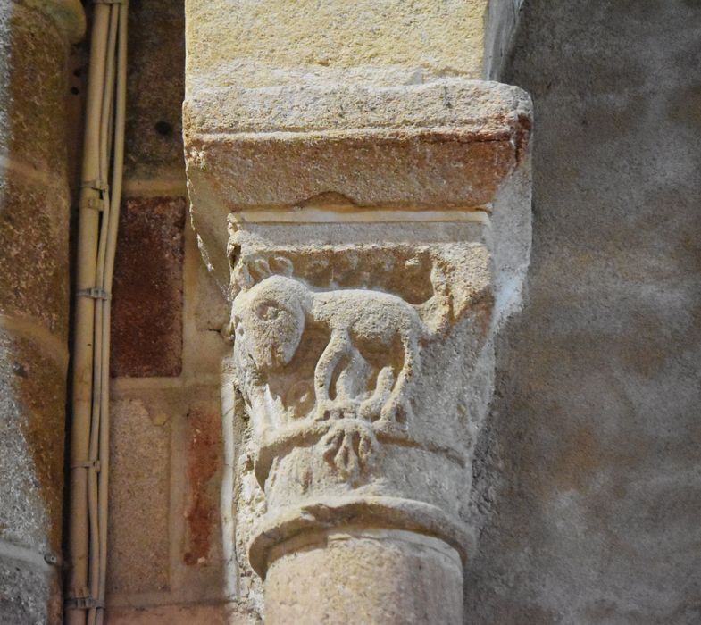 bras du transept nord, détail d’un chapiteau sculpté