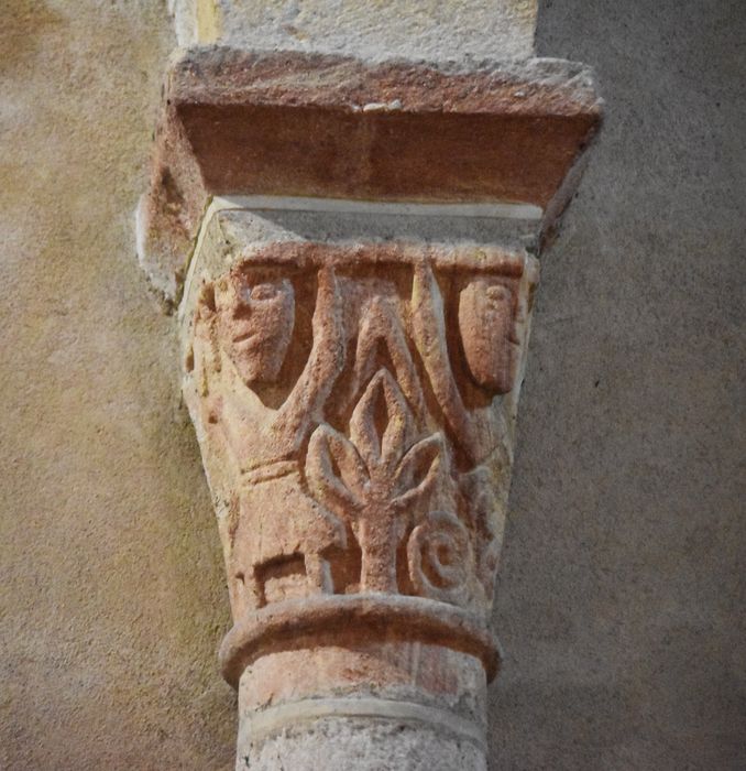 bras du transept nord, détail d’un chapiteau sculpté