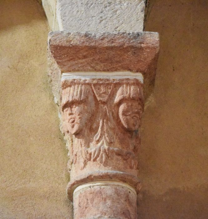 bras du transept nord, détail d’un chapiteau sculpté