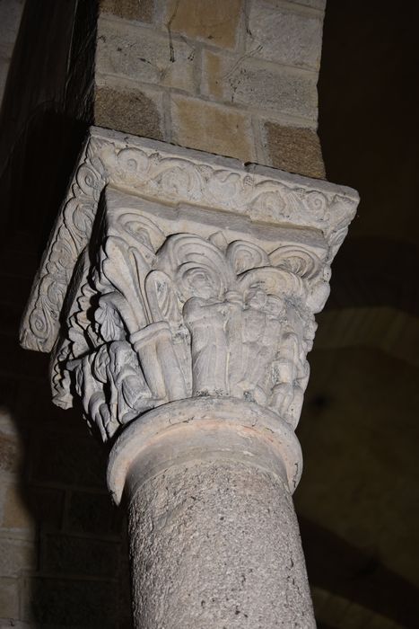 bras du transept nord, détail d’un chapiteau sculpté