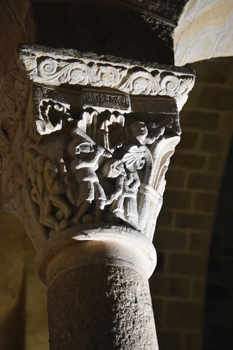 bras du transept nord, détail d’un chapiteau sculpté