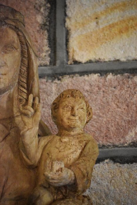 statue : Vierge à l'Enfant assise, dite Notre-Dame d'Orsan, détail