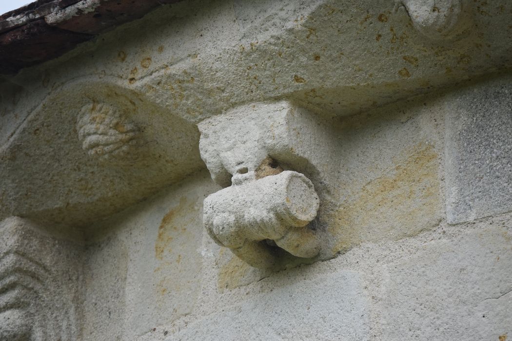 nef, détail d’un modillon sculpté