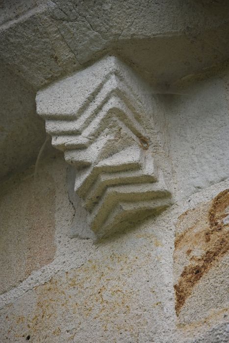 nef, détail d’un modillon sculpté