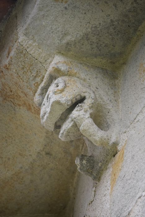 nef, détail d’un modillon sculpté