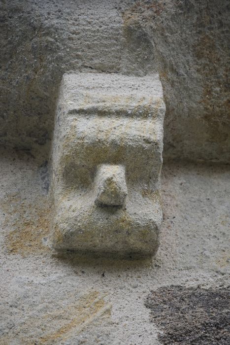 nef, détail d’un modillon sculpté