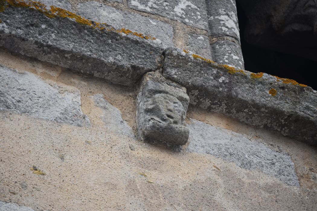 clocher, détail de la corniche