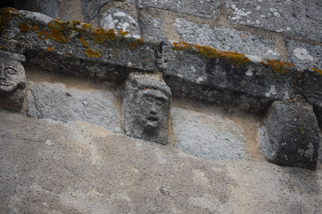 clocher, détail de la corniche