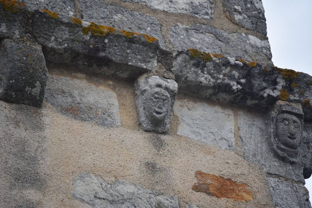 clocher, détail de la corniche