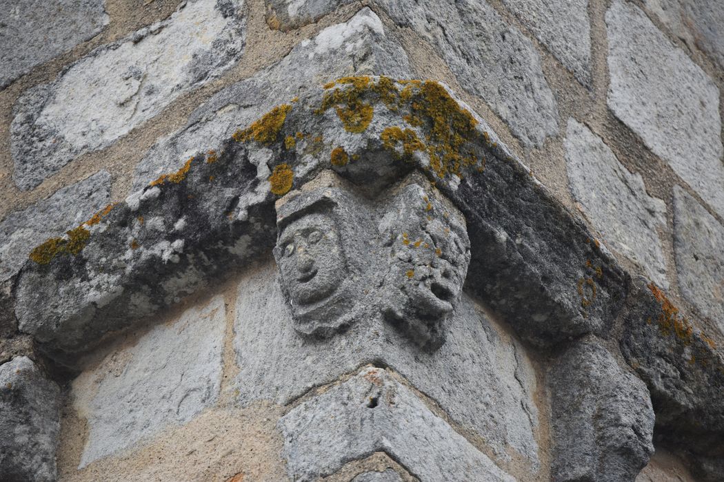 clocher, détail de la corniche