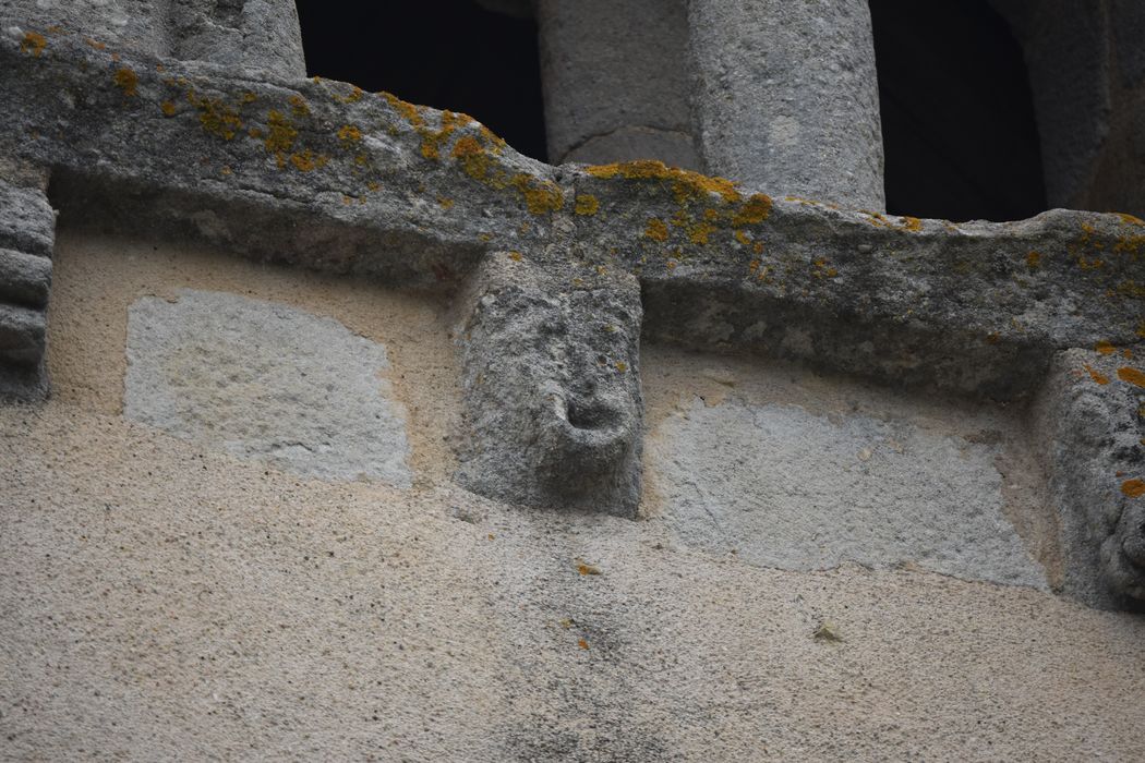 clocher, détail de la corniche