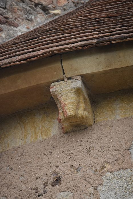 chevet, détail d’un modillon sculpté