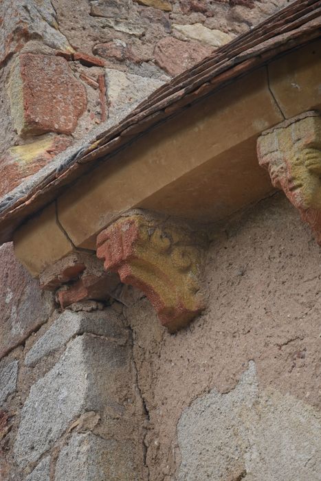 chevet, détail d’un modillon sculpté