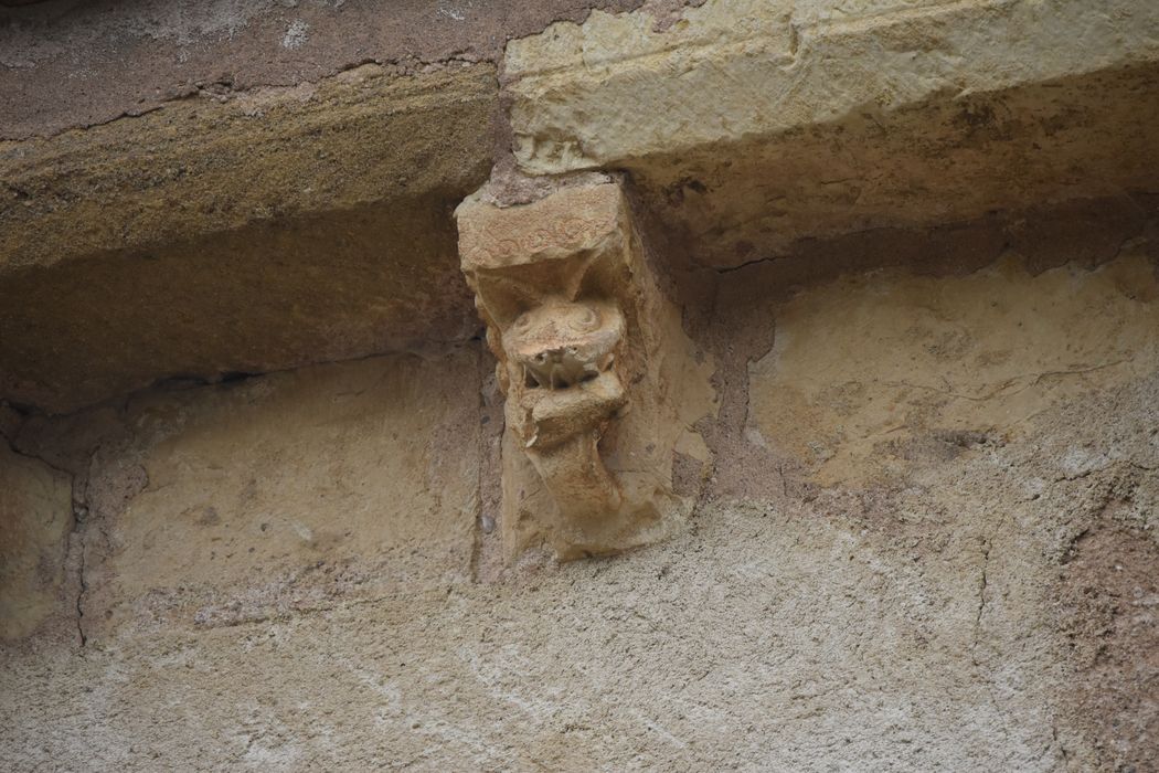 façade latérale sud, détail d’un modillon sculpté