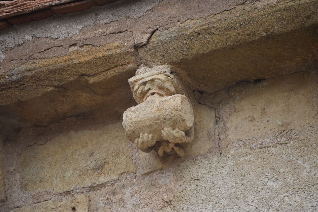 façade latérale sud, détail d’un modillon sculpté