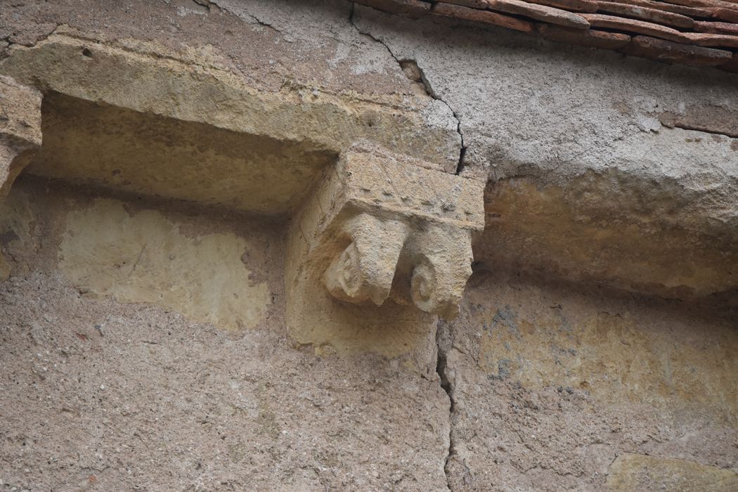 façade latérale sud, détail d’un modillon sculpté