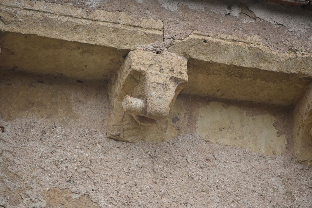 façade latérale sud, détail d’un modillon sculpté