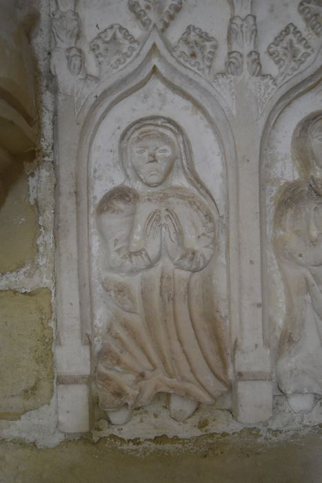 enfeu, détail des bas-reliefs