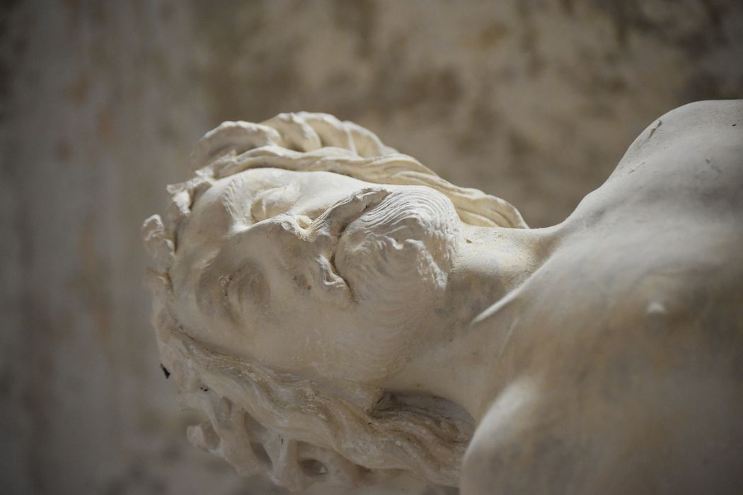 groupe sculpté : Vierge de pitié, détail