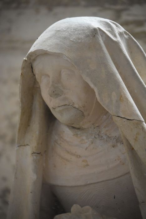 groupe sculpté : Vierge de pitié, détail
