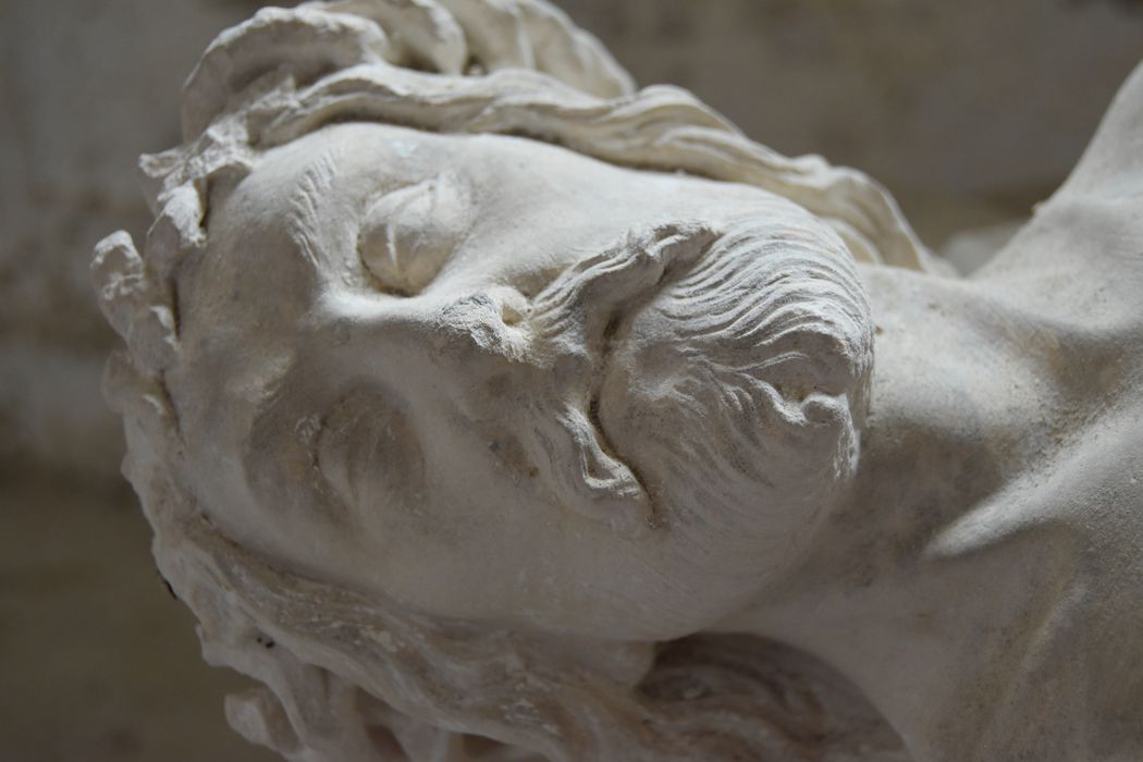 groupe sculpté : Vierge de pitié, détail