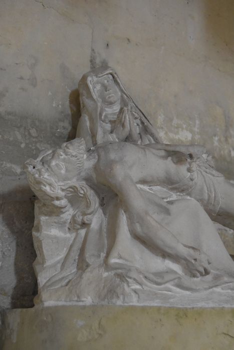groupe sculpté : Vierge de pitié, vue partielle
