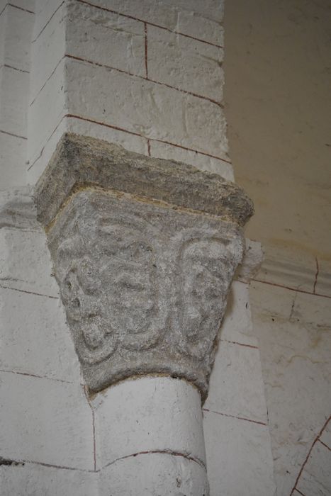nef, détail d’un chapiteau sculpté