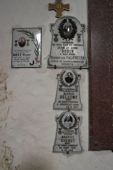 plaques commémoratives de soldats morts pour la France