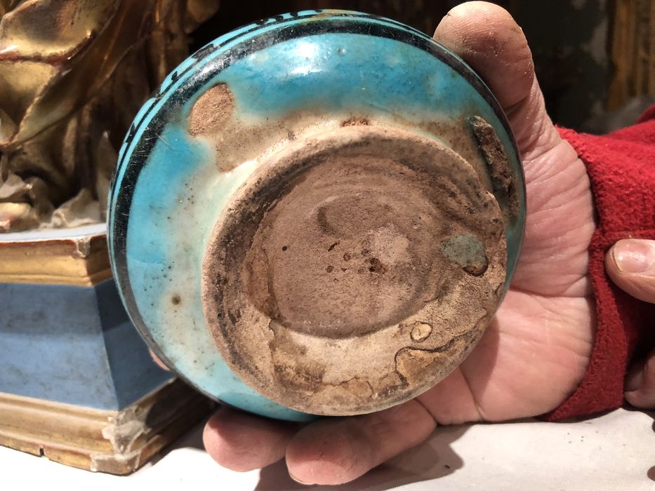 vase provenant de Raqqa (origine ayyoubide) conservé dans la châsse de saint Austremoine