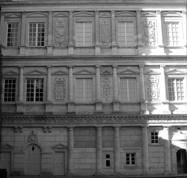 façade est, vue partielle