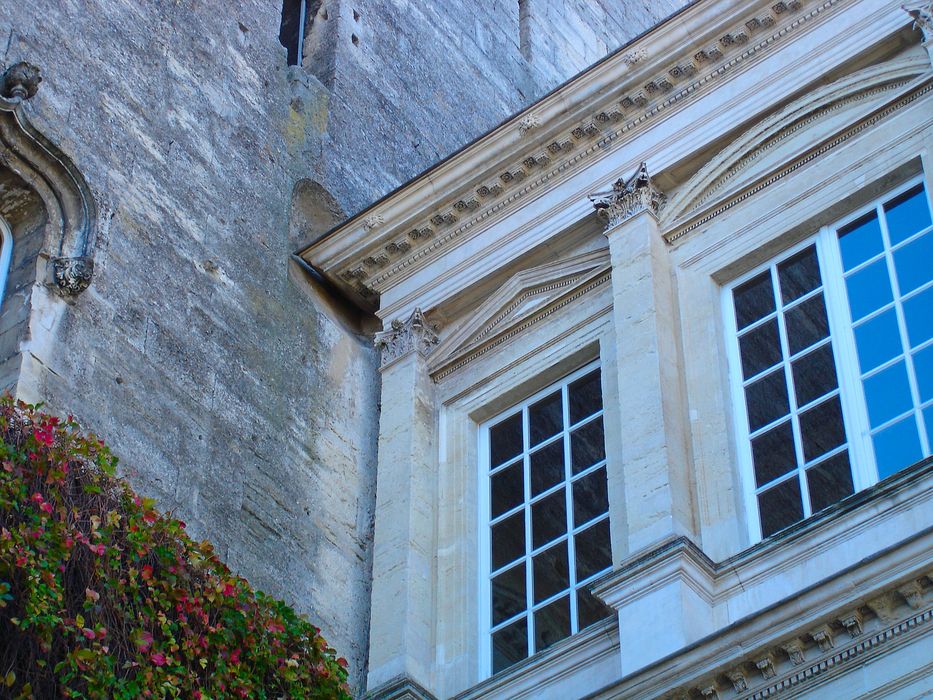 détail de l’articulation entre la façade et le donjon côté nord