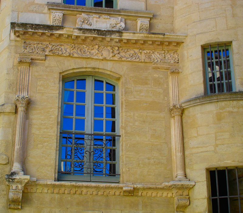 façade sur rue, détail du 1er étage