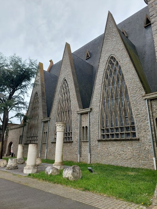 façade latérale sud, vue partielle