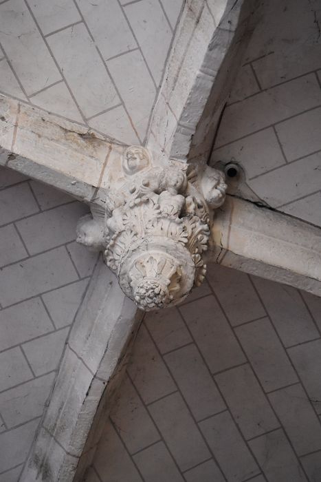 collatéral sud, détail d’une clef de voûte