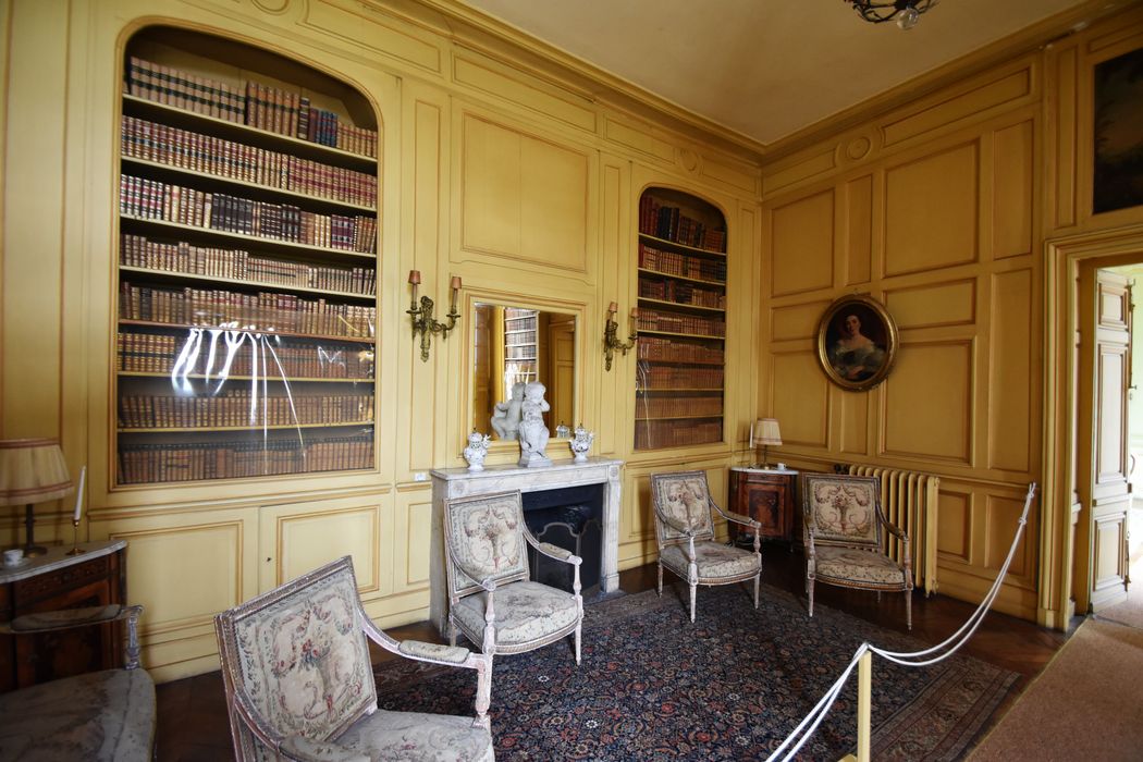 rez-de-chaussée, bibliothèque