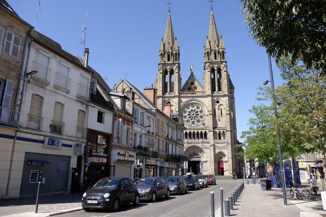 vue générale de l’église depuis l’Est