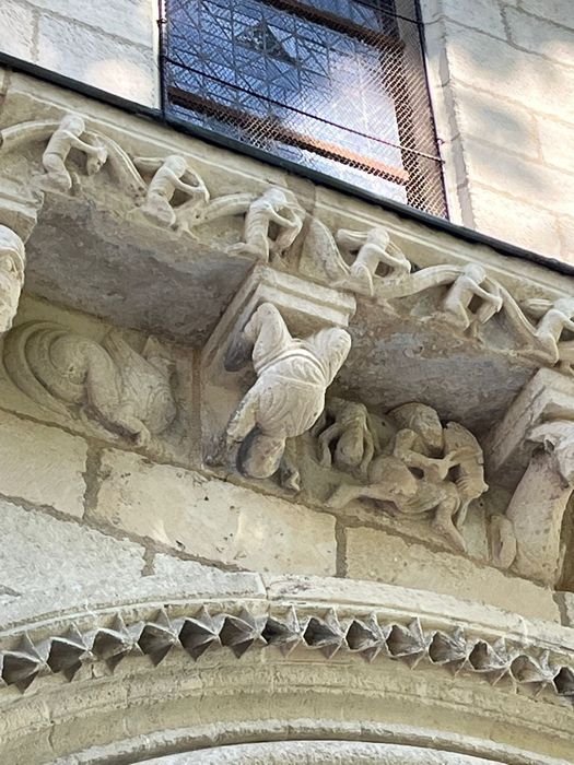 façade ouest, détail d’un modillon