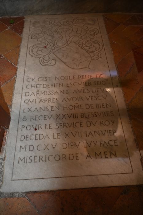 dalle funéraire de René de Chefdebien, écuyer, seigneur d'Armissan