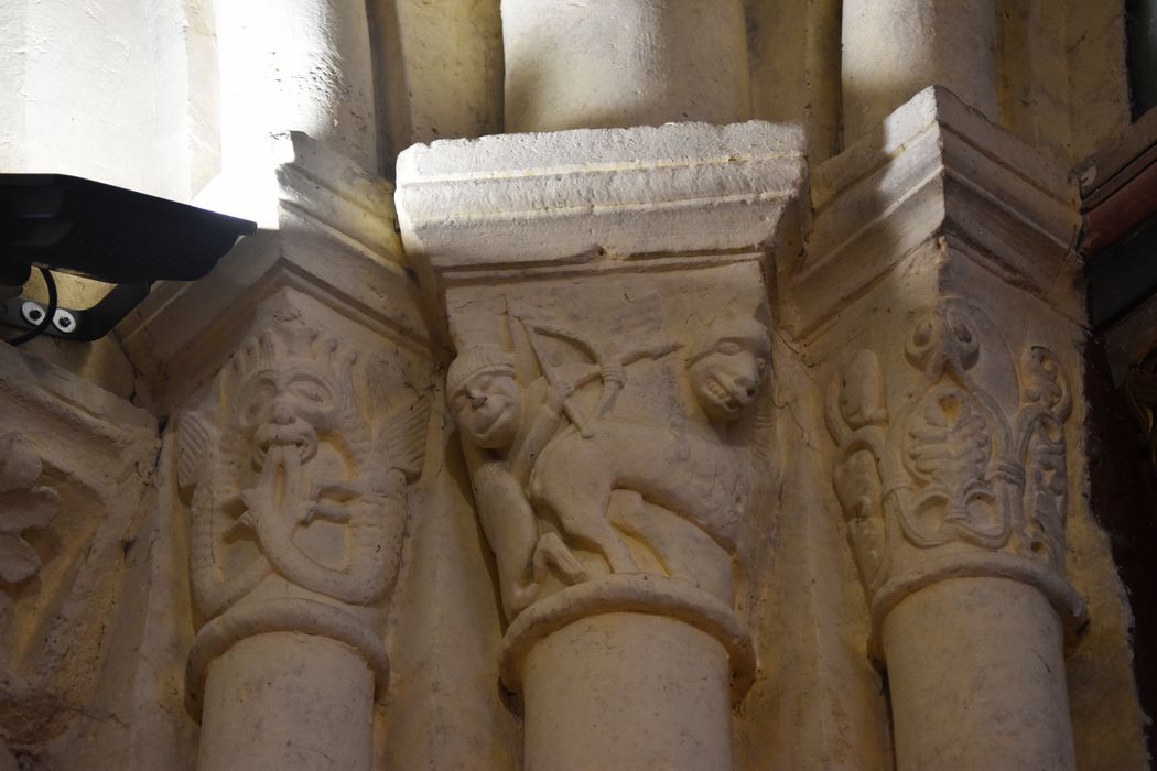 pile du clocher, détail des chapiteaux sculptés