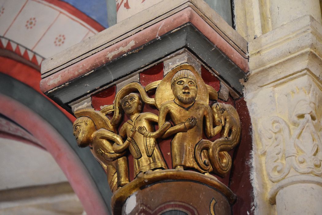 arc triomphal, détail d’un chapiteau sculpté