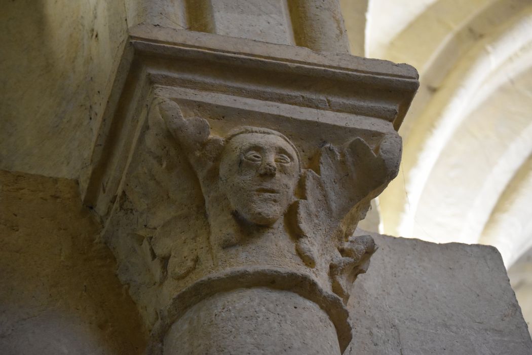 détail d’un chapiteau sculpté