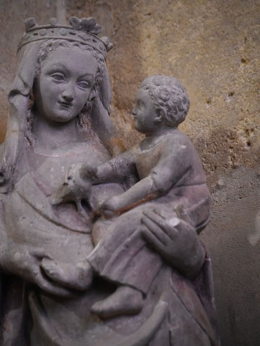 statue : Vierge à l’Enfant, vue partielle