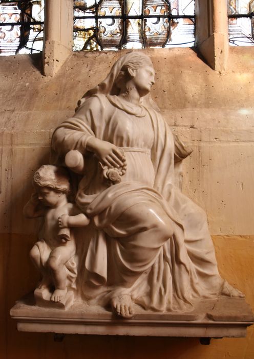 groupe sculpté : Femme assise et son enfant