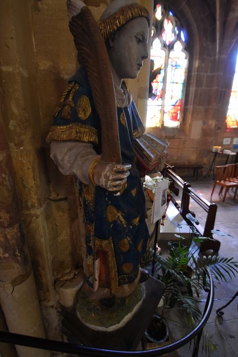 statue : Saint Vincent, profil droit