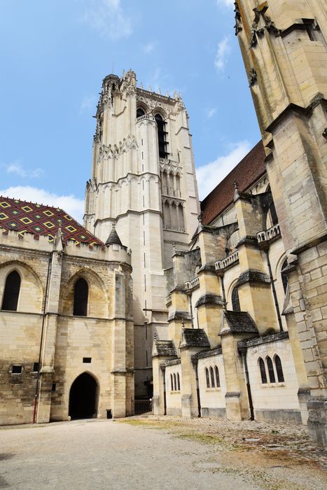 clocher depuis la cour intérieure de l’ancien archevêché, élévation est