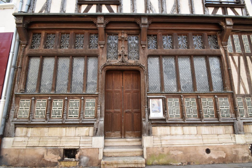 façade nord sur rue, vue partielle