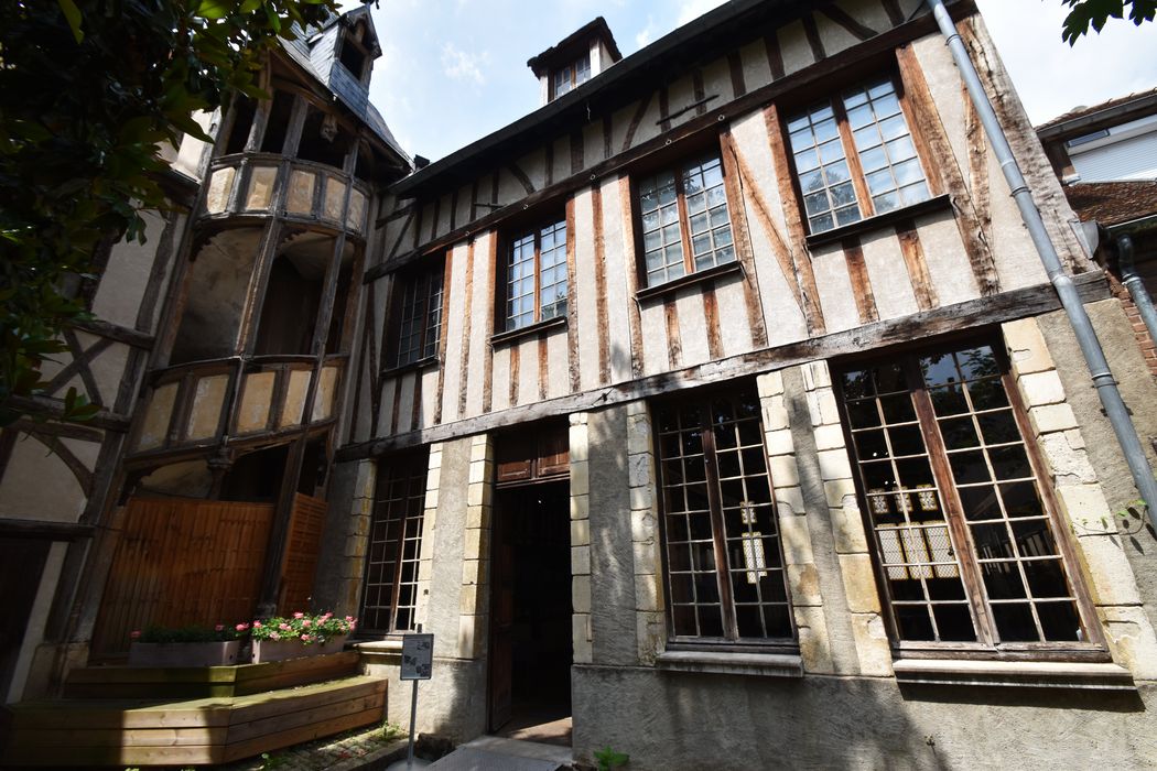 cour intérieure est, façade sud