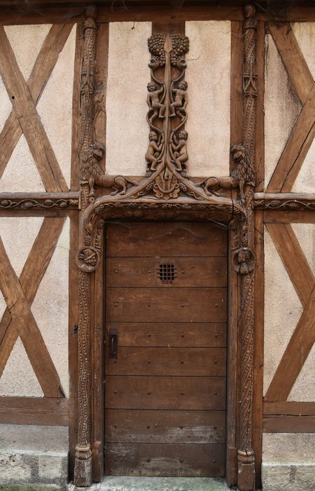 façade sur la rue Jean Cousin, porte d’accès